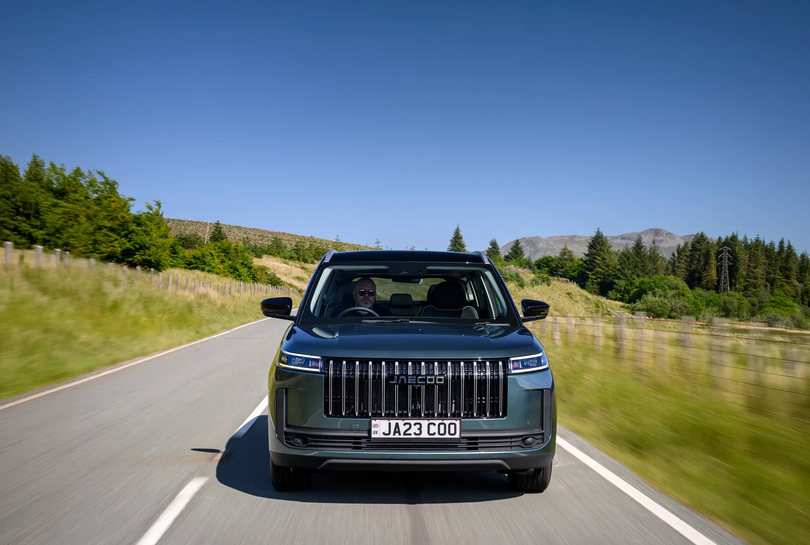 JAECOO 5 SHS Hybrid on the road